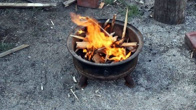 Как сделать очаг для костра на даче своими руками